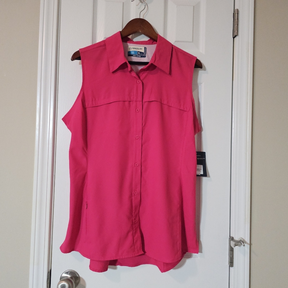 Magellan Outdoors Women's XL Fish Gear Sleeveless Button-Up Shirt - Raspberry